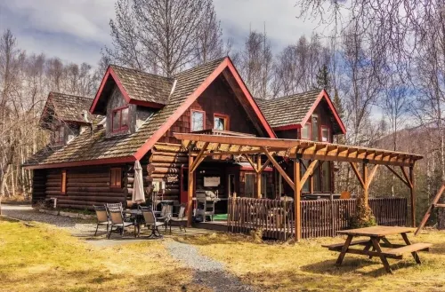 Sleeps 21! Moose Lodge Log Cabin and Chalet & Hot Tub