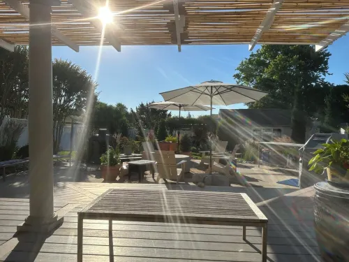 Sunset View Beach Bungalow - Pets Allowed. Amazing covered deck and yard. - 비치
