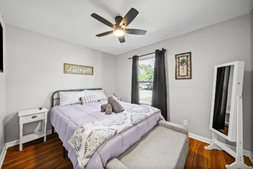 Enjoy Our 936sf Single-story Home With a Private Entrance - balcony