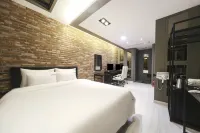Yeongcheon D-Day Hotel - Parkplatz