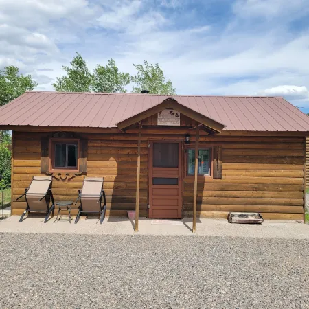 Chinook Cabins & RV Park