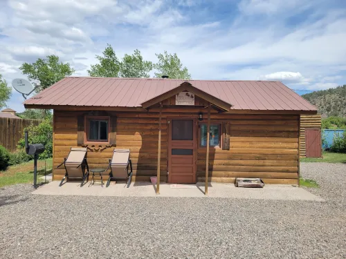 Chinook Cabins & RV Park - 3-Star