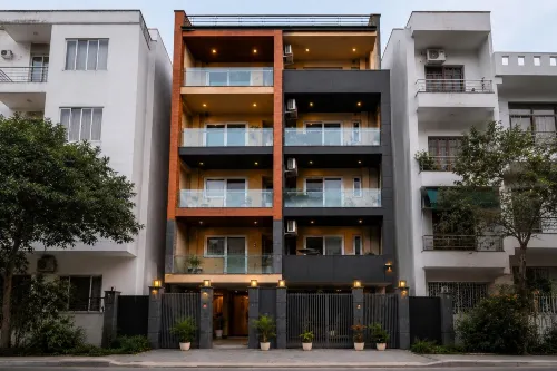 Lime Tree 2 BHK Serviced Apartment Golf Course - Pensions