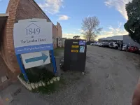 1849 Backpackers at the London - parking