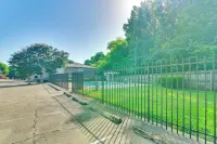 Near MSU & Historic Cotton District! Condo w/ Pool - 2-Star