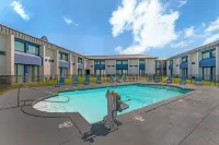 Red Lion Inn & Suites Kansas City - 2-Star
