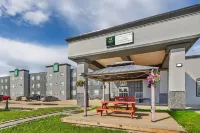 Quality Inn & Suites - parkir