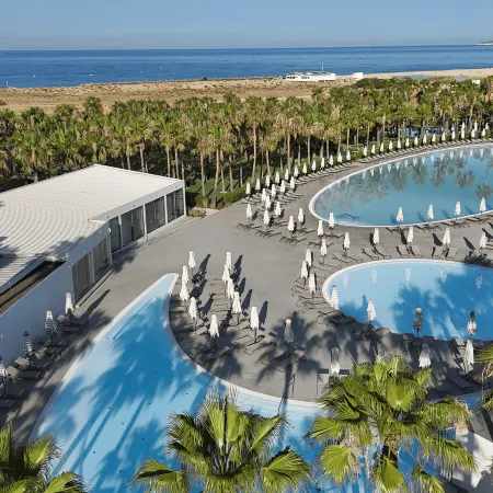Wine & Books by the Sea, Algarve Resort
