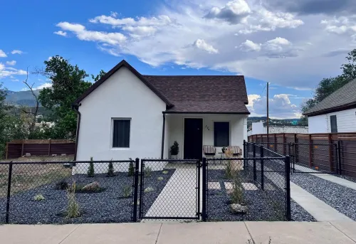 Kit Carson Bungalow: AC/Heat + Pets Free! - Kitchens