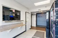 Encore Inn - parking