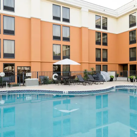 Comfort Inn & Suites Newark - Wilmington