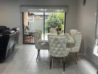 Spacious 4-Bedroom House Near Cobblebank Station - บังกะโล