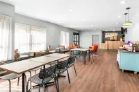 Spark by Hilton Corpus Christi Southeast - فطور