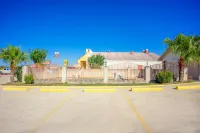 Pleasanton Executive Inn by OYO - parking