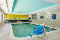 Tru by Hilton Stevensville St. Joseph - Pools