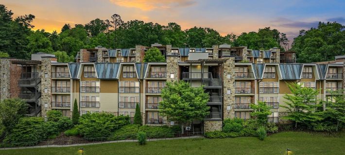 Lantern Lodge - Formerly the Residences at Biltmore Hotels in Buncombe County