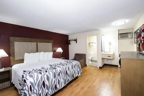 Red Roof Inn Neptune - Jersey Shore - Parking