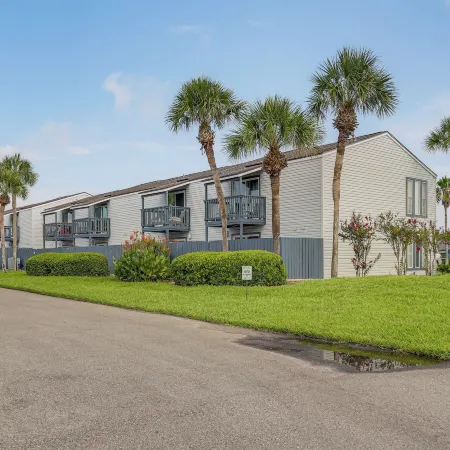 < Half-mi to Fort Clinch Beach! Condo w/ Balcony