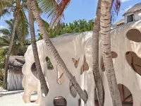 Hotel Qamar Lux Hotels near Ziggys