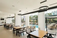 Colosseum Hotel - parking