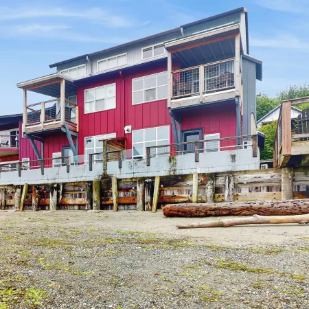 Studio Overlooking Saratoga Passage & Cascade Mtns