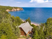 Lake Superior Luxury Log Home, Sauna, Waterfront, Amazing Views - 샬레 호텔