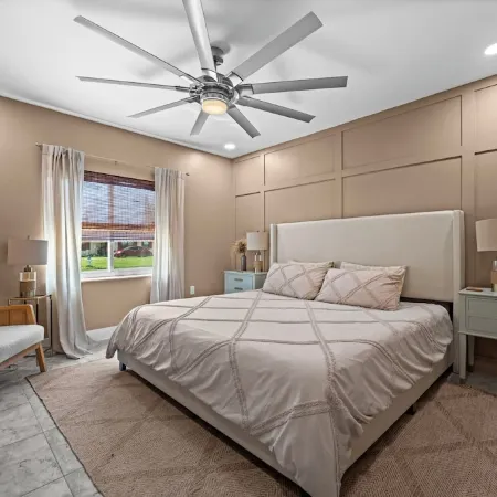Florida nest - summer house with heated swimming pool. Pet friendly.