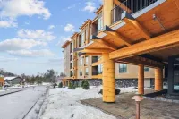 Spruce Peak resort Ski In Out with Views - 4-Star
