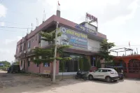 Mayur Palace - parking
