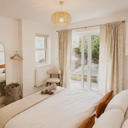 Perfect Booking Bright 2 Bed Maisonette in Bath