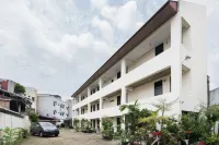 Urbanview Hotel MD Residence - Hostels
