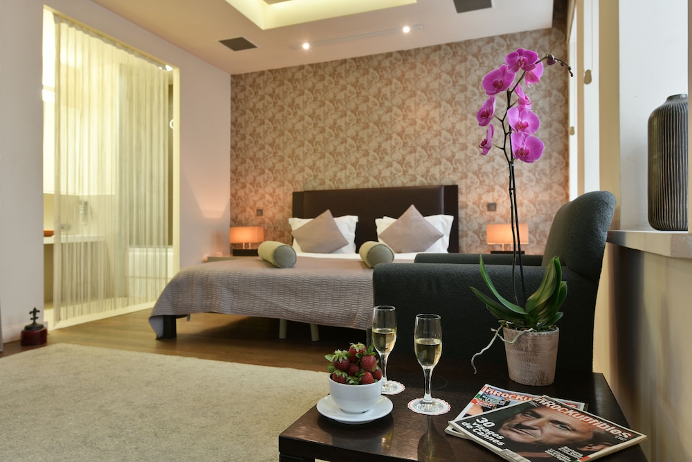 Ansen Suites - Special Class