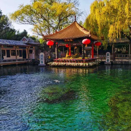 Grace Inn Hotel (Jinan Qianfo Mountain West Gate Quancheng Park Subway Station) Отели рядом с достопримечательностью «Гора тысячи Будд»