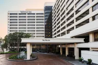 The Westin Los Angeles Airport Hotel dekat California African American Museum