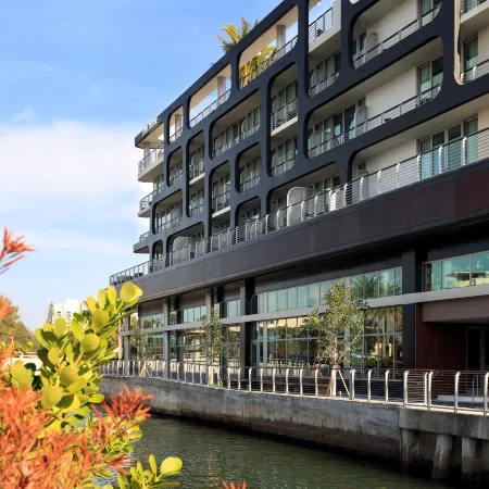Kimpton HOTEL PALOMAR SOUTH BEACH by IHG Отели рядом с достопримечательностью «Памятник жертвам Холокоста»