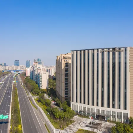 LJZ Supreme Tower Hotel(SHANGHAI New International Expo Centre) Отели рядом с достопримечательностью «Торговый центр Kerry Parkside»