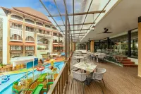 DoubleTree by Hilton Putrajaya Lakeside - Beach