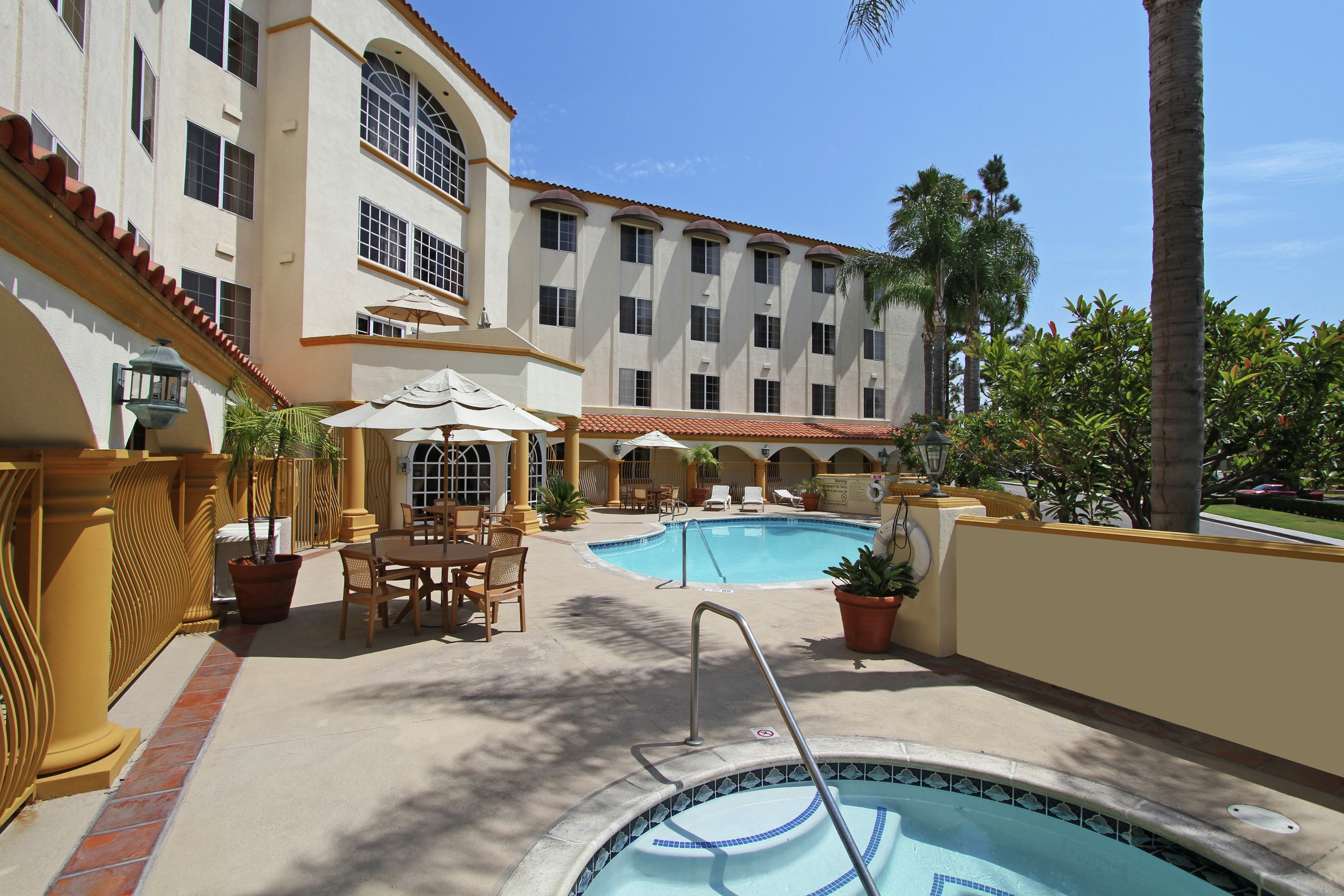 Hampton Inn & Suites Santa Ana/Orange County Airport