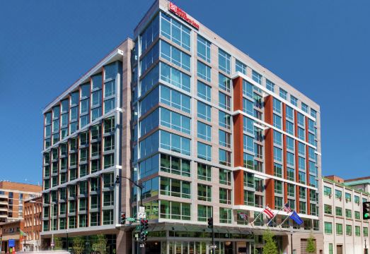 4. 힐튼 가든 인 ..