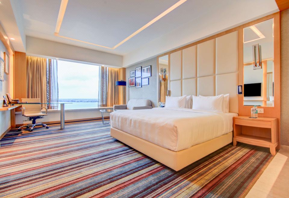 래디슨 블루 고라크푸르 외관 야경 