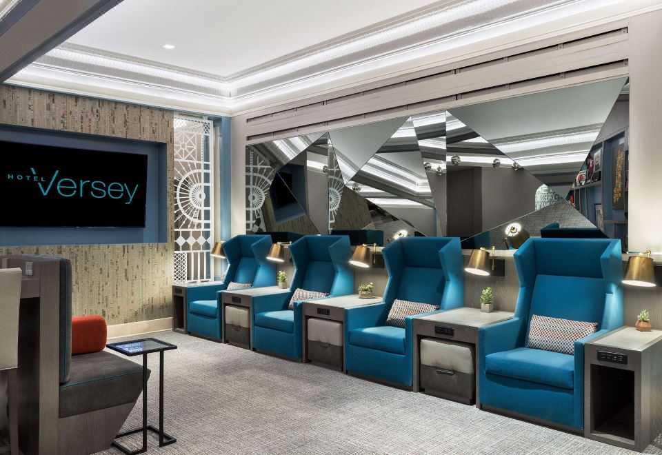 HOTEL VERSEY CHICAGO LINCOLN PARK