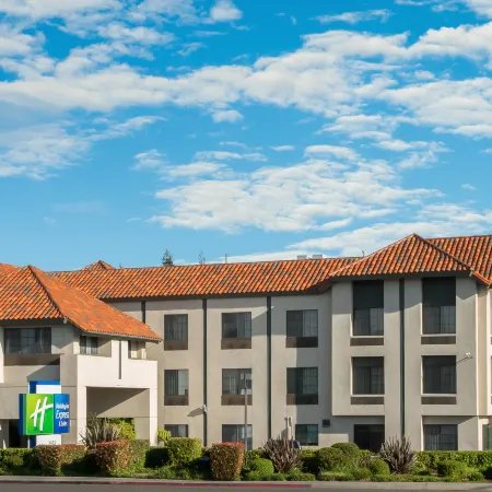 Holiday Inn Express & Suites SANTA CLARA - SILICON VALLEY by IHG Отели рядом с достопримечательностью «Сантана Роу»