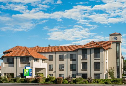 홀리데이 인 익스프레스 산타클라라의 야외 수영장