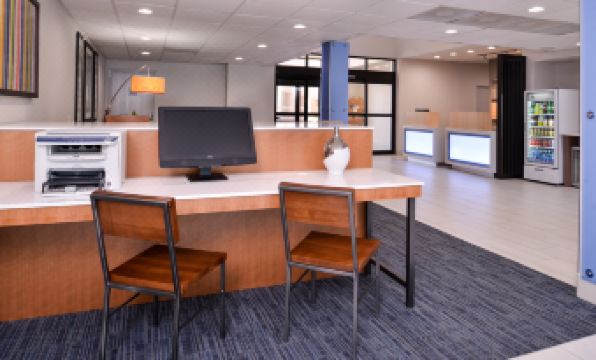 Holiday Inn Express & Suites ELGIN by IHG