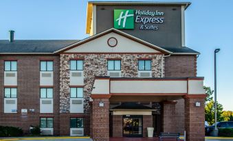 Holiday Inn Express & Suites Olathe South