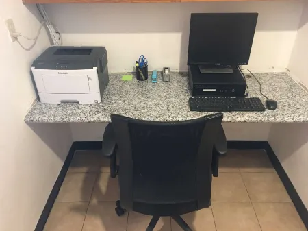 SureStay Hotel by Best Western Weimar Отели рядом с достопримечательностью «Станцел Модел Эйркрафт Музеум»