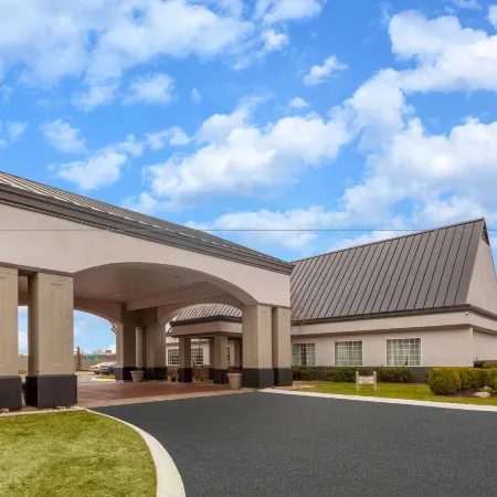 Days Inn by Wyndham Austintown