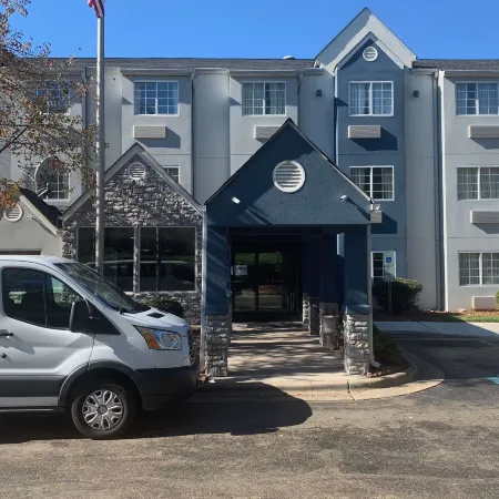 Microtel Inn & Suites by Wyndham Charlotte Airport Отели рядом с достопримечательностью «Банк оф Америка Стадиум»