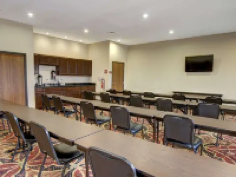 舒適套房酒店 阿爾瓦拉多酒店