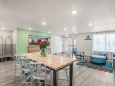 WoodSpring Suites Chicago Midway Hotels in Burbank